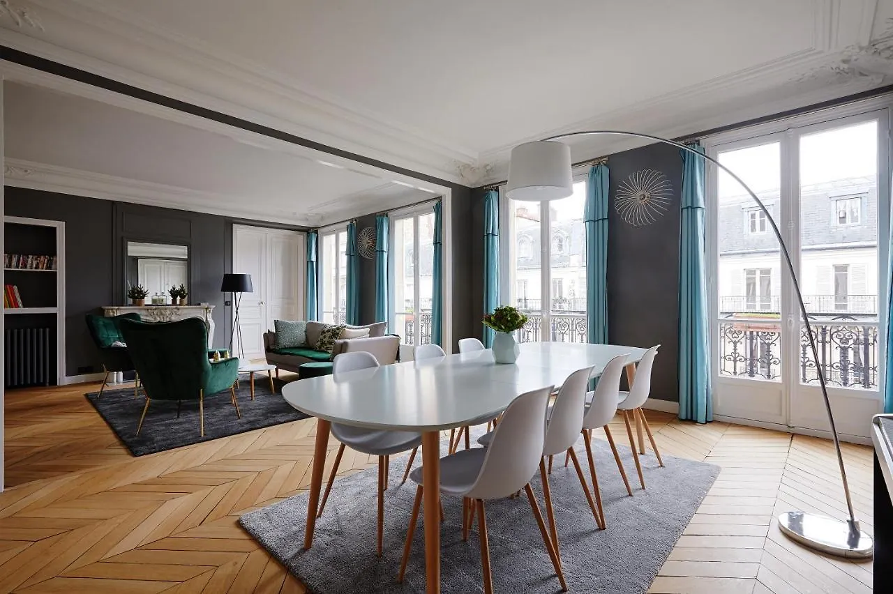 Apartment Veeve - Emerald Exuberance