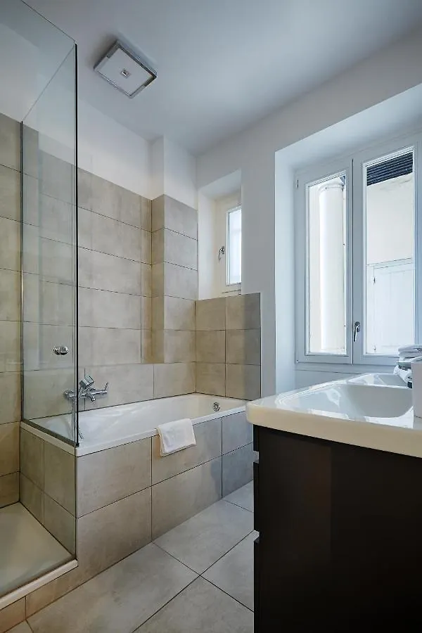 Veeve - Emerald Exuberance Apartment Paris